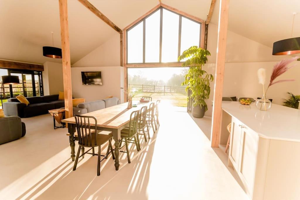 Beautiful Barn Conversion Close To The Broads Dilham Exterior foto